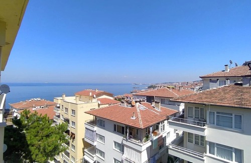 Cinarcik Apartment | Ideal Retreat: Nature-Inspired Apartment with Sea View
