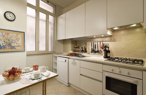 Rione VI Parione Apartment | Exceptional Base Near Navona Square with AC & WiFi