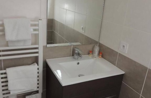 Eguilles Hotel | Close to Parc du Jas de Bouffan! Pets Allowed, Parking & Pool!