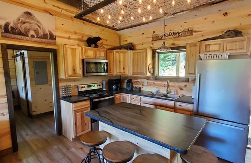 Whittier Cabin | Relax at SunnySide: Hot Tub, Dog-Friendly & Scenic Views