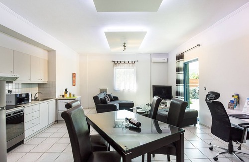 Houdetsi Villa | Beachside Getaway: 9.8 Rated with Pool & Family Amenities