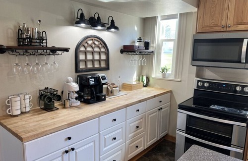 Mill Run House | Ideal Getaway Near Seven Springs with Hot Tub & Pavilion