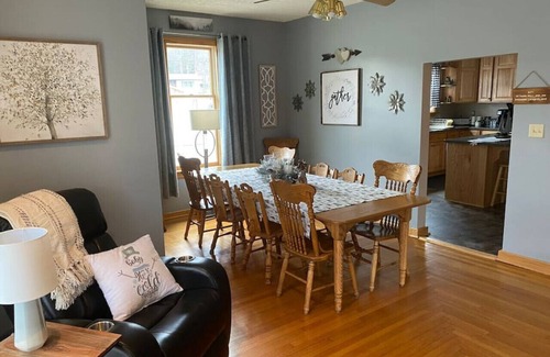 Mill Run House | Ideal Getaway Near Seven Springs with Hot Tub & Pavilion