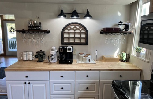 Mill Run House | Ideal Getaway Near Seven Springs with Hot Tub & Pavilion