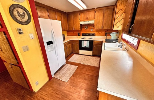 Auberry Cabin | Family-Friendly Getaway near Shaver Lake, Pets Welcome!