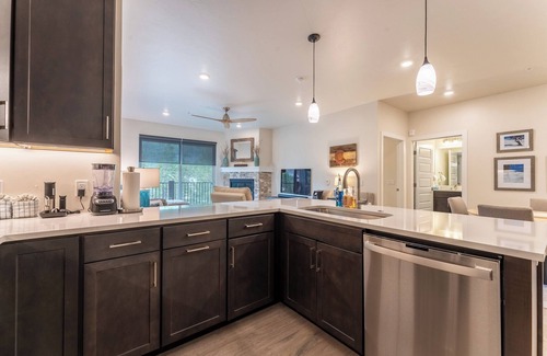 Lakeside Village Condo | Modern 2-Bed Condo with Balcony, Hot Tub & Fireplace