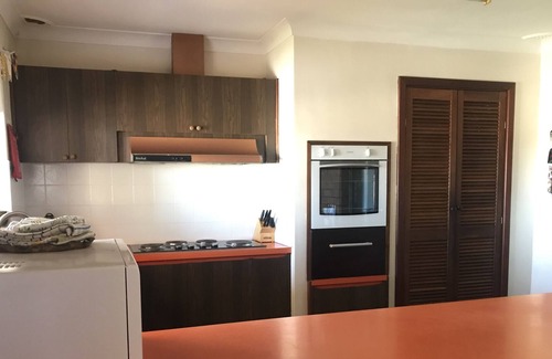 Port Denison House | Close to Sporting Facilities and Beaches