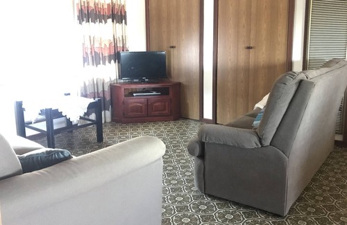 Port Denison House | Close to Sporting Facilities and Beaches