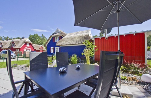 Glowe House | Relaxing Getaway: Ferienhaus Ostseesonne with Sauna & Garden