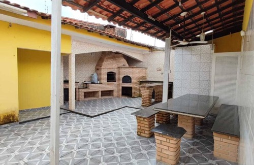 Balneario Gaivotas House | Beachside Retreat with 3 Bedrooms & Pet-Friendly Amenities