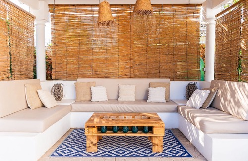 El Tosalet House | Beachside Retreat with Heated Pool & Top-Rated Amenities