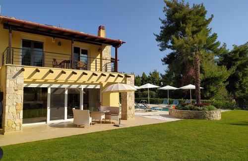 Paliouri House | Beachside Haven with Ocean Views and Private Heated Pool