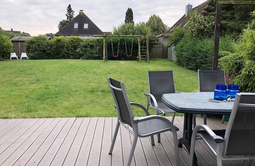 Jellenbek House | Beachside Holiday House for 2-6 with Scenic Garden Oasis