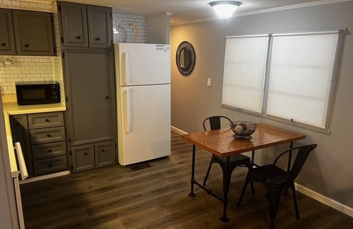 Laurel House | Beachside Getaway: Perfect Location for Your Next Escape