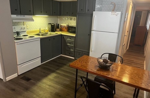Laurel House | Beachside Getaway: Perfect Location for Your Next Escape