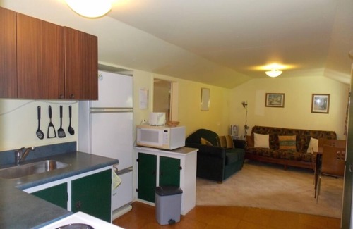 Riwaka Cottage | Secluded Haven Near Beaches with Spa and Pet-Friendly Options