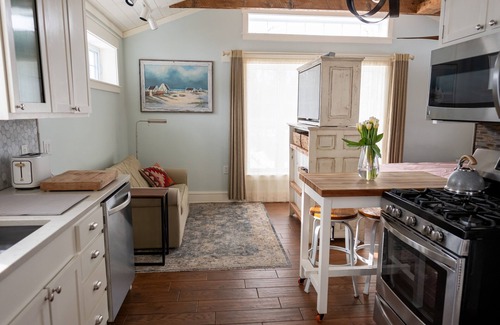 Burlington Apartment | Close To The City With A Farmhouse Feel!