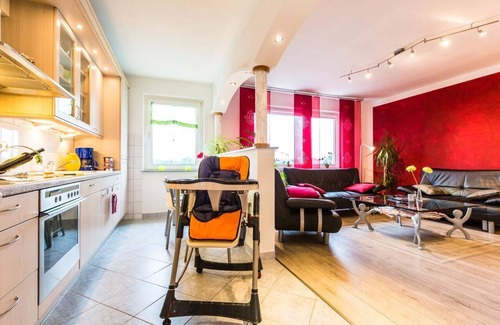 Muelheim Apartment | Bright 3-Room Apartment Near Fair - Guest Rated 9.8