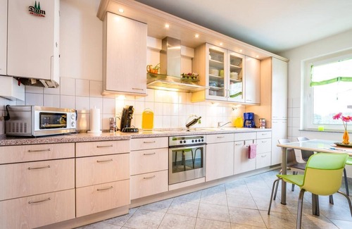 Muelheim Apartment | Bright 3-Room Apartment Near Fair - Guest Rated 9.8
