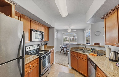 Spring Valley Condo | Ideal Getaway Near the Las Vegas Strip with Pool & Kitchen