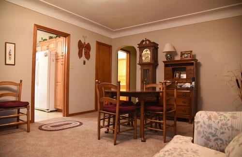 South Bend House | Ideal Stay Near ND Campus with Complimentary Breakfast