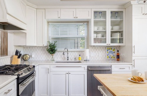 Indian Oaks House | Close to Town, Beautiful Decor | Quaint-essential
