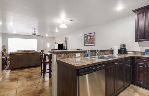Moab South Valley House | Perfect Getaway Near Parks with Pool & Hot Tub Access