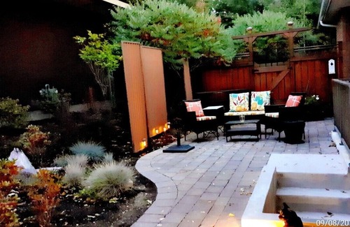 Missoula Apartment | Close to UM & Downtown. Refurbished 1350 sq ft w/Gym, Laundry, Kitchen, Patio.