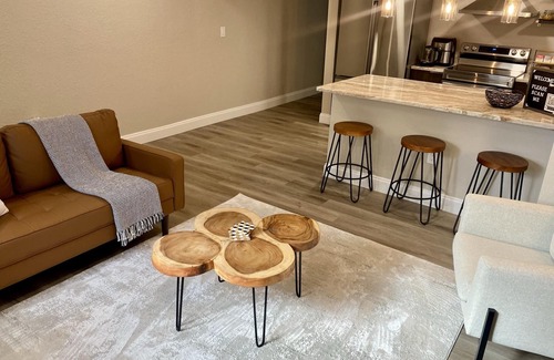 Fairview Shores House | Ideal Location: King 2 Bedroom with Office Near Universal