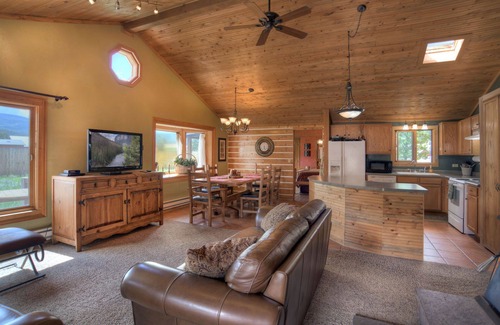 South Fork House | Ideal Getaway: Hot Tub, ATV Access Near Wolf Creek Ski Area