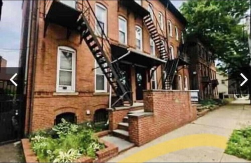 New Haven Apartment | Pet-Friendly Niche Suite #4 Steps from Yale - Top Rated!