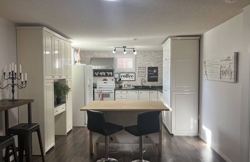 Niagara Falls Apartment | Comfortable Suite Near Niagara Falls - Family Friendly Stay