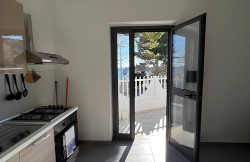 Isola di Capo Rizzuto Apartment | Cozy Apartment by the Sea in Capo Rizzuto, Pet Friendly