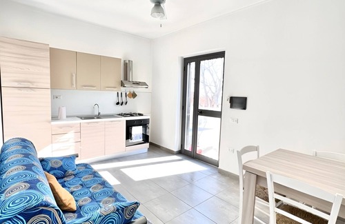 Isola di Capo Rizzuto Apartment | Cozy Apartment by the Sea in Capo Rizzuto, Pet Friendly