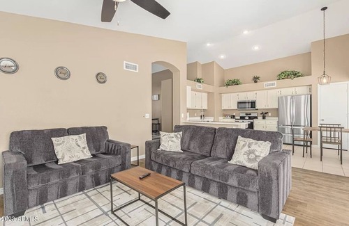 Glendale Sports and Entertainment District House | Ideal Retreat Near State Farm Stadium - Pet Friendly & Cozy