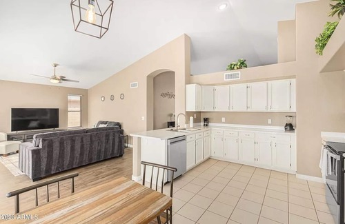 Glendale Sports and Entertainment District House | Ideal Retreat Near State Farm Stadium - Pet Friendly & Cozy