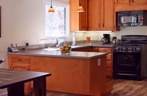 El Portal House | Premier Stay by the Merced River: Your Yosemite Retreat