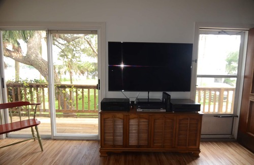 Homosassa House | Experience MIMI'S RIVERHOUSE: Pool, Docking & Ocean Views