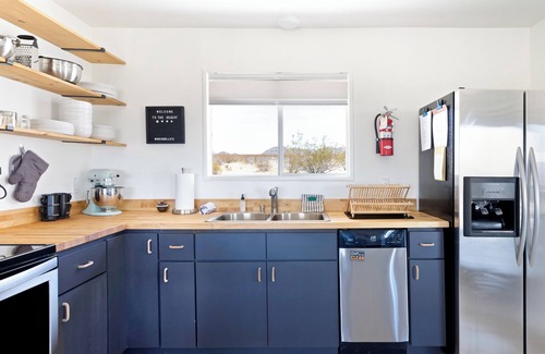 Twentynine Palms House | Cozy Retreat: 1 Min to Park, Hot Tub & Private WKNDR