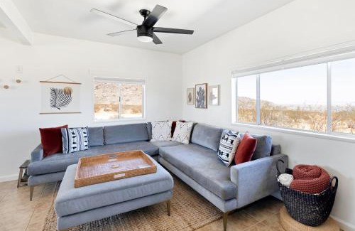 Twentynine Palms House | Convenient Retreat Near Joshua Tree with Hot Tub & Stars