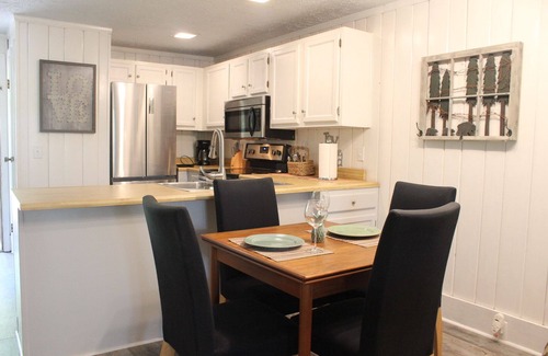 Salem Condo | Prime Location Near Pool with Free Canoe Access