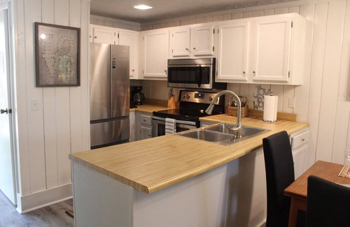 Salem Condo | Prime Location Near Pool with Free Canoe Access