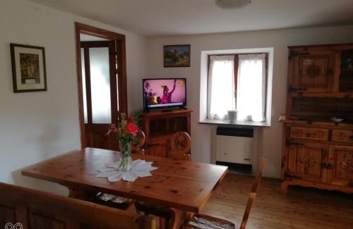Seran Apartment | Comfortable Clou Accommodation: Pet-Friendly & Breakfast Included