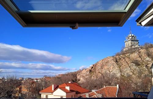 Plovdiv Center Apartment | Top Center Retreat: 360° Views & Free Private Parking