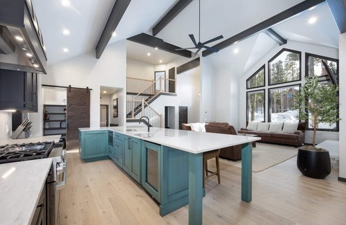 Warrior's Mark West House | Inviting Cloud 9 Chalet: Hot Tub & Ping Pong on Peak 9