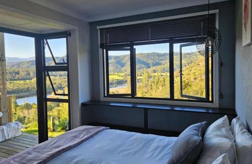 Knysna Ski Chalet | Experience Cloud 9 Estate - Cozy Chalet with Hot Tub