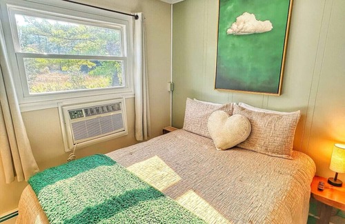 Manchester Center Hotel | Cloud 9 family double sleeps 4