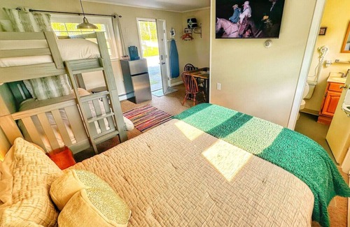 Manchester Center Hotel | Cloud 9 family double sleeps 4