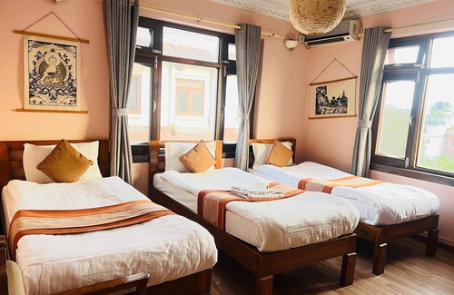 Madhyapur Thimi Hotel | Guest Rated 10/10: Cloud 9 Garden with Family-Friendly Perks