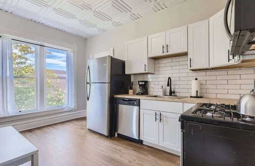 Congress Park Apartment | Cloud by Modern Midstay/1Block to City Park #C12